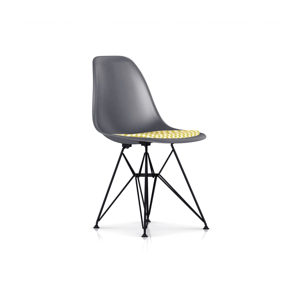 Eames Fiberglass Side Chair, Stacking Base (Black/Chrome) 전시품 30%